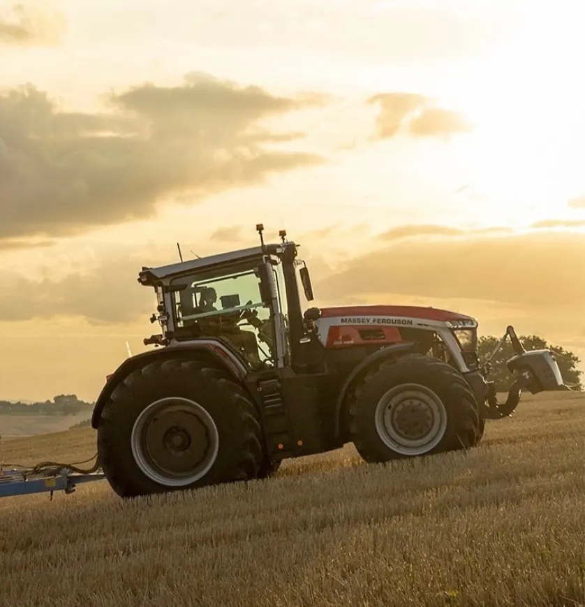 Massey Ferguson al tramonto